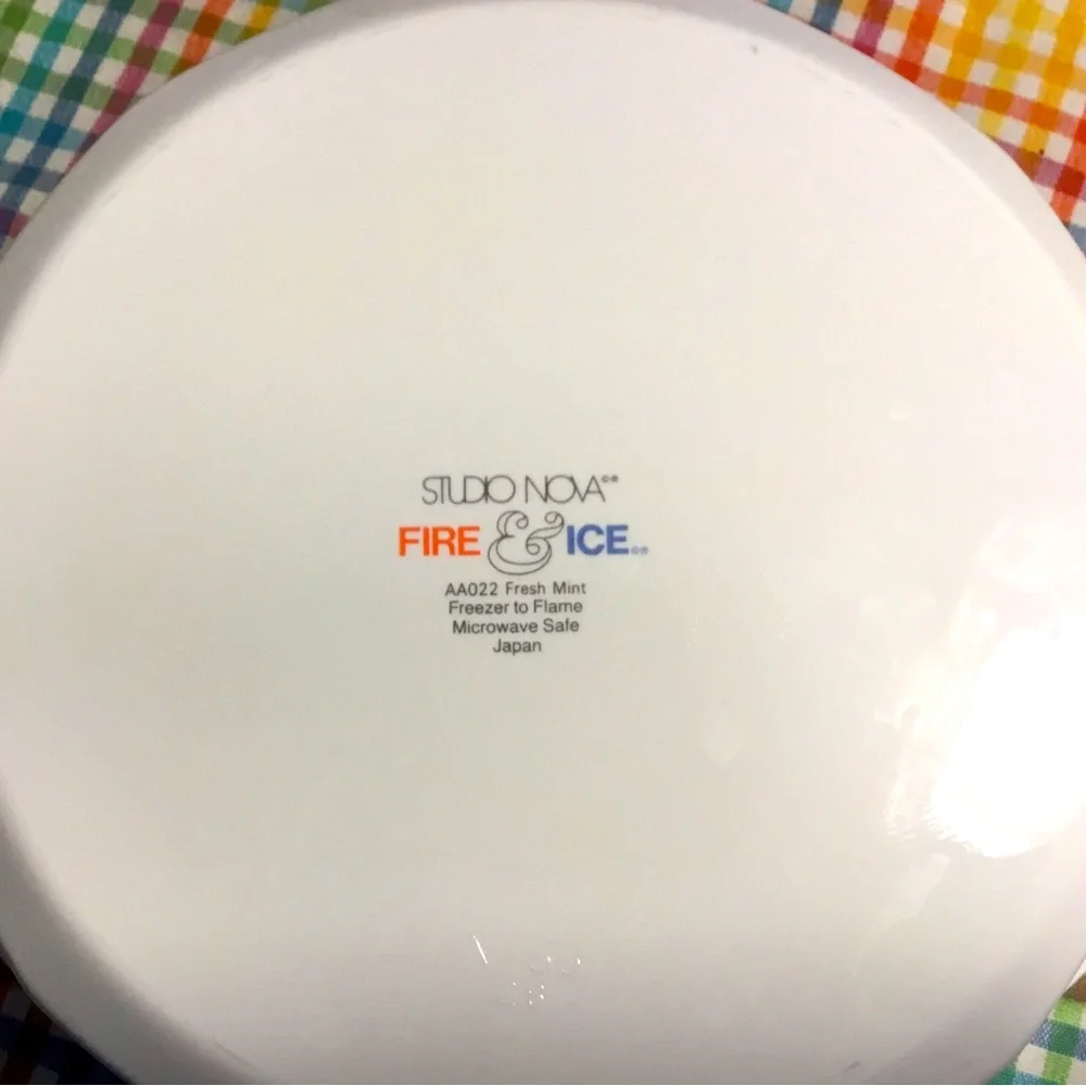 Vintage STUDIO NOVA 2.25 Qt Round Covered Casserole Fresh Mint (Made In Japan)